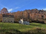 24 Baite, stalle, fienili nei verdi prati